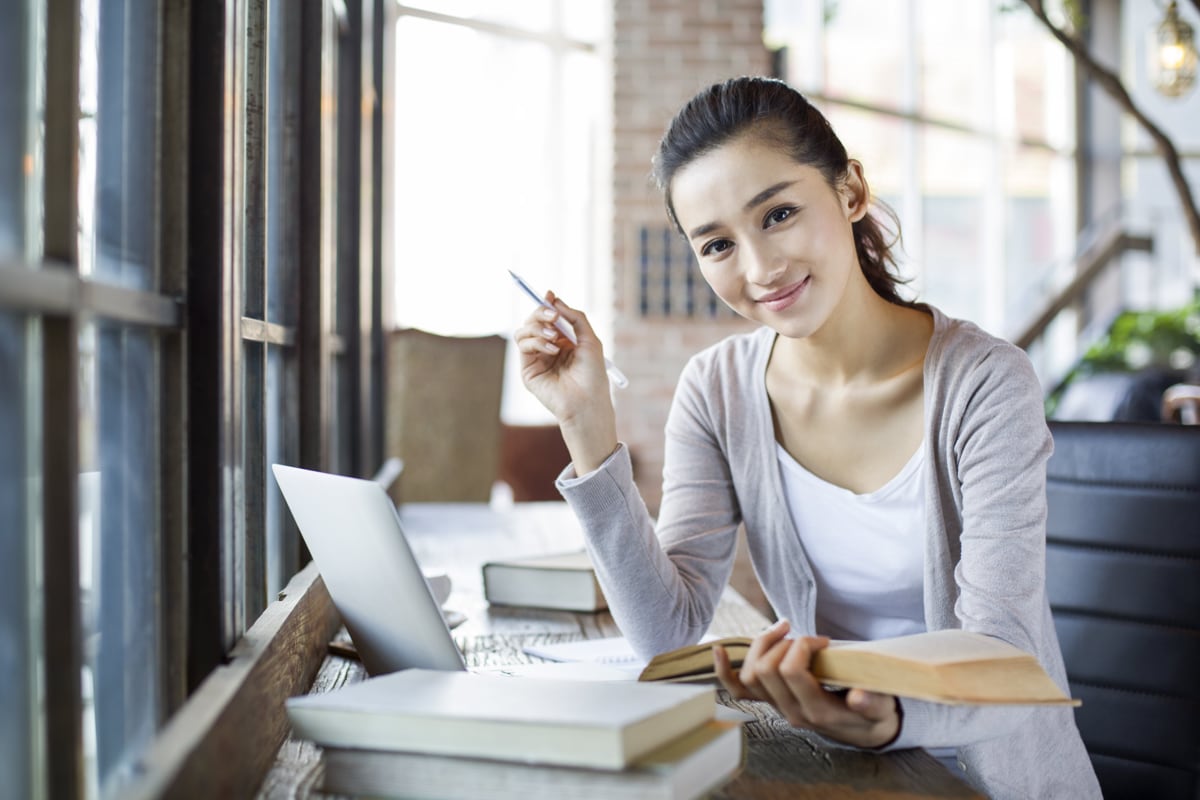 mujer estudiante